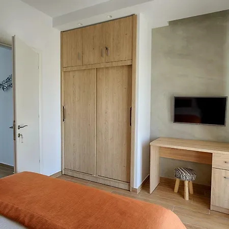Apartment Cosmos N Armonia Apts.